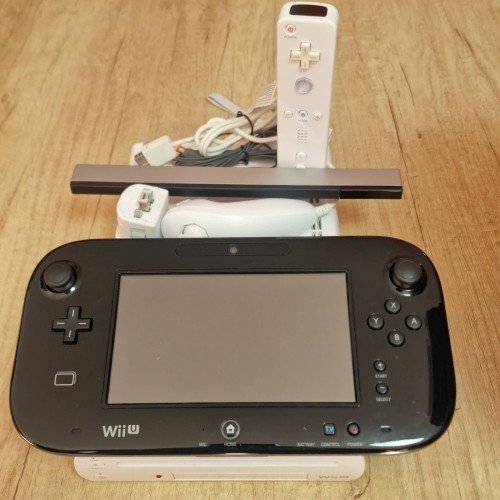 Consola Nintendo Wii U + Controller + Nunchuck + Wii Motion Plus, 32 Gb, White, N. Gamepad Black
