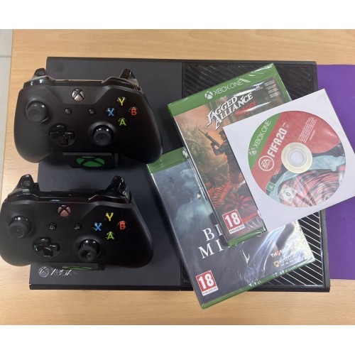 Consola Microsoft Xbox One 500 Gb, 2 controllere + 3 jocuri Xbox One
