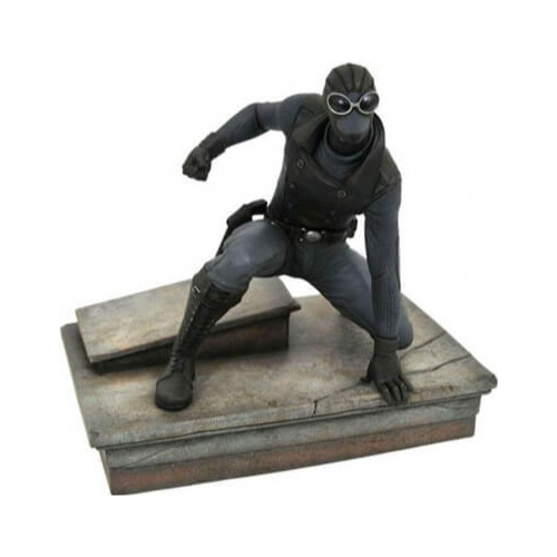 Figurina Diamond Select Toys Marvel Gallery: Spider-Noir (Versiunea Playstation 4) PVC Diorama, 18 cm
