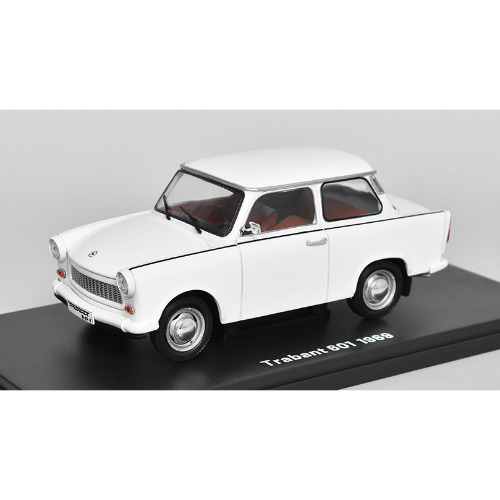 Macheta auto 1:24 Trabant 601 1969